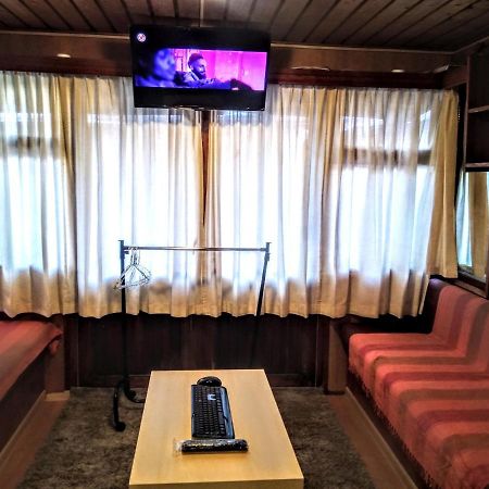 Two Rooms Rustic House - Self Check-In ブカレスト エクステリア 写真