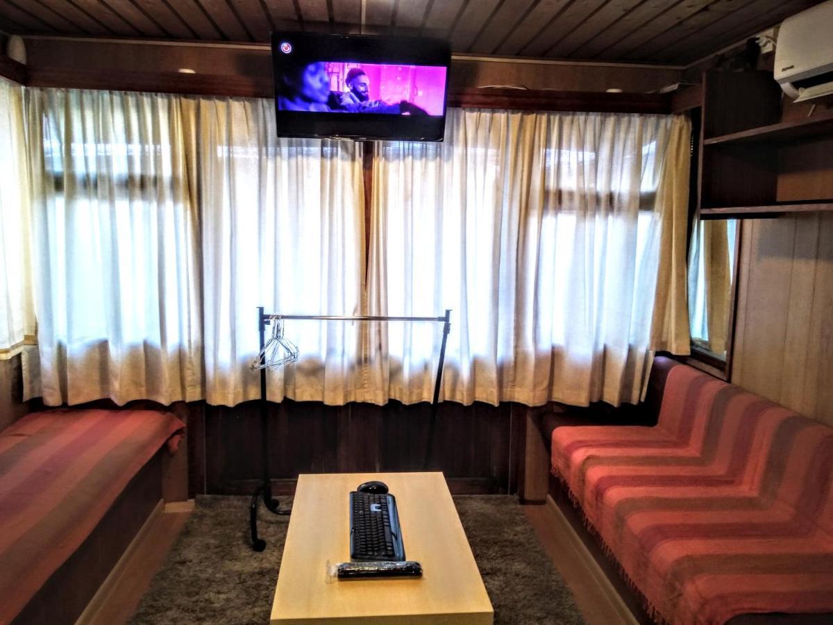 Two Rooms Rustic House - Self Check-In ブカレスト エクステリア 写真